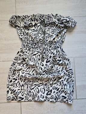 Forever 21 Black & White Strapless Animal Print Dress with Front Zipper